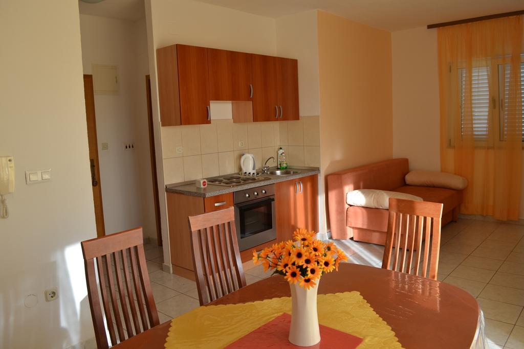 Apartments Marina Vodice Buitenkant foto